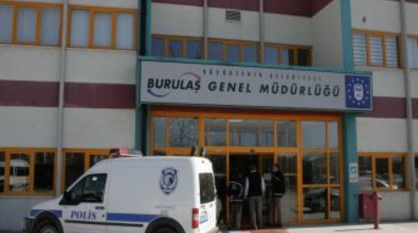 Burulaş&rsquo;ı basan otob&uuml;s&ccedil;&uuml;ler, camları kırdı