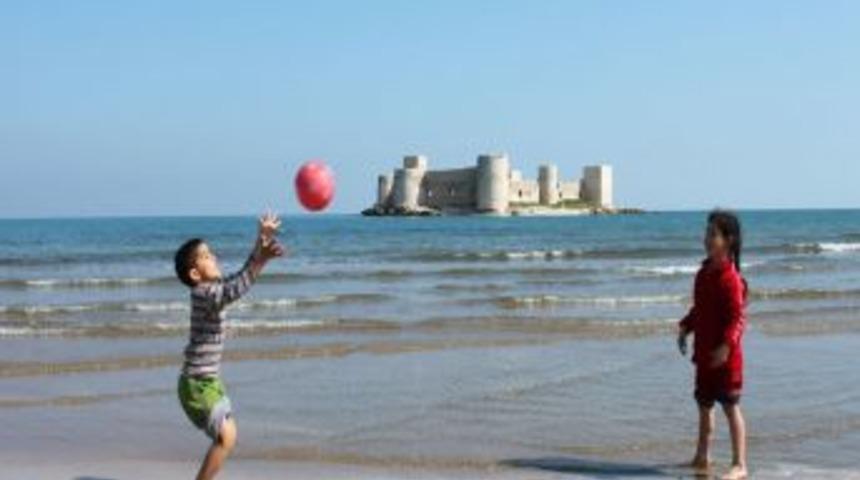 Erken tatilciler, Kızkalesi ve Susanoğlu&rsquo;nda bahara merhaba dedi