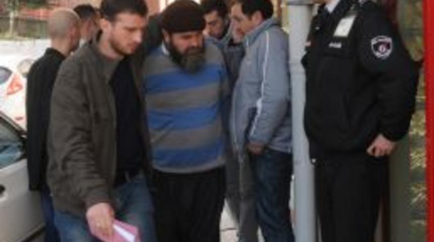 200 polisin katıldığı &ccedil;ete operasyonunda 20 kişi g&ouml;zaltına alındı