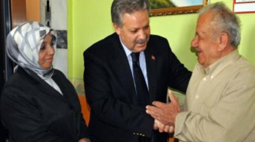 Vali Kahraman: Yaşlılar bizim mazimizdir