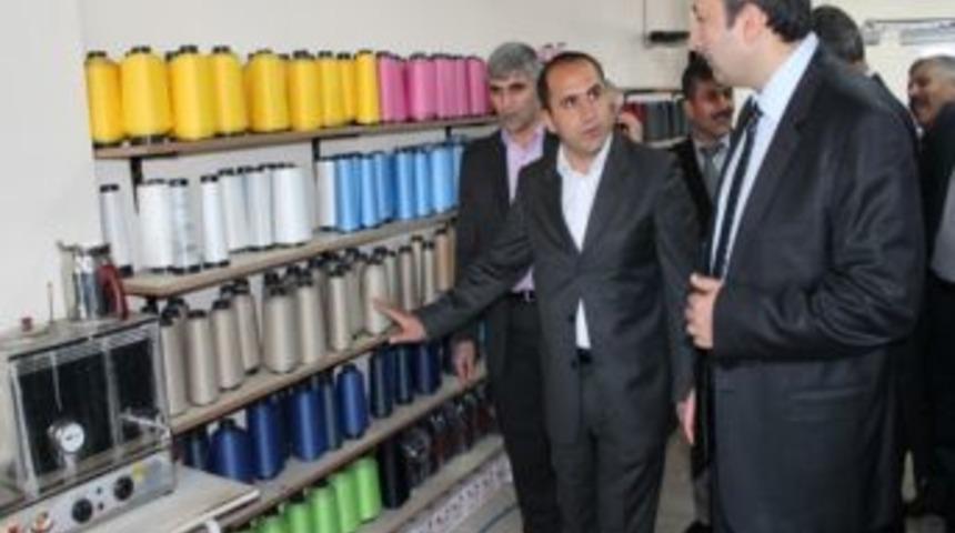 İdil&rsquo;de a&ccedil;ılan tekstil fabrikasında 50 kişi istihdam ediliyor