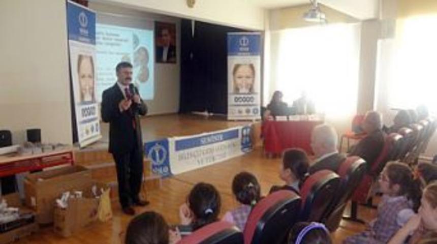 İlk&ouml;ğretim &ouml;ğrencilerine bilin&ccedil;li gıda t&uuml;ketimi anlatılıyor