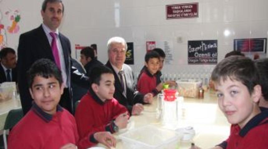 Kolej &ouml;ğrencilerine &Ccedil;anakkale yemeği: Yağlı buğday &ccedil;orbası