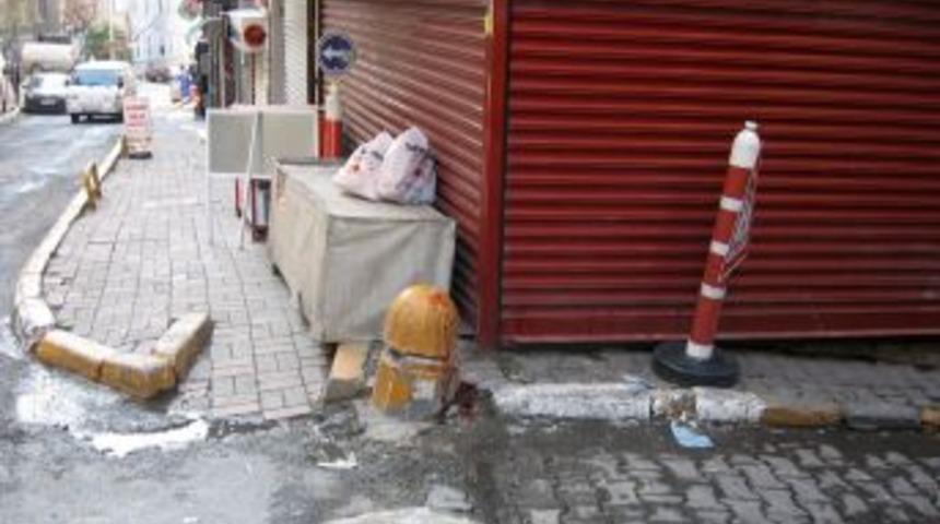 Turiste bı&ccedil;aklı saldırı