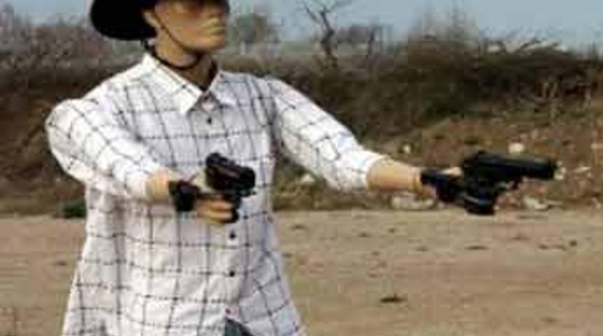 Silahlı 'robot&uuml;rk'