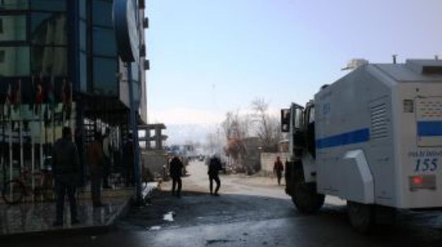 Iğdır'da izinsiz nevruz kutlamasına m&uuml;dahale edildi, 14 kişi g&ouml;zaltına alındı