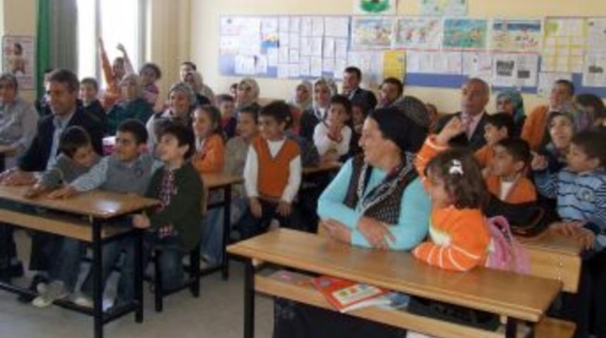 Veliler Okul Sıralarında