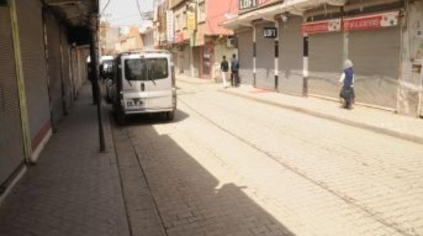 Cizre'de Kepenkler A&ccedil;ılmadı