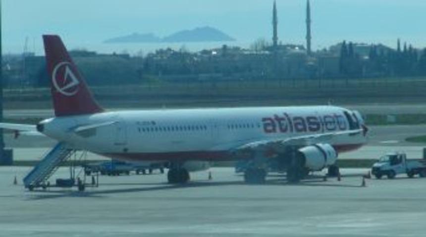 Motoru bozulan Atlasjet u&ccedil;ağı geri d&ouml;nd&uuml;