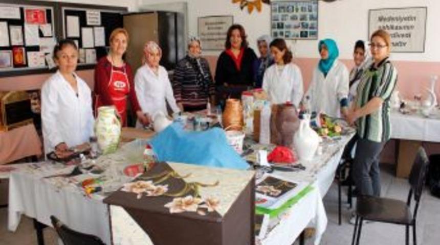 El sanatlarıyla hayata tutunuyorlar