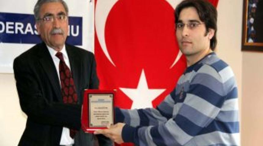 T&Uuml;DEF: Kart &uuml;yelik &uuml;creti hukuka aykırı