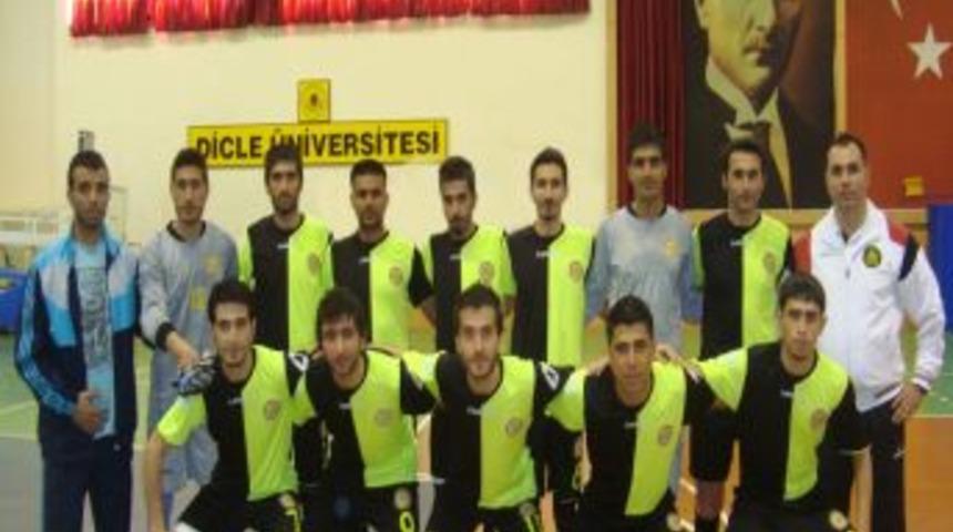 D&uuml; Futsal Ekibi Liderliğe Y&uuml;kseldi