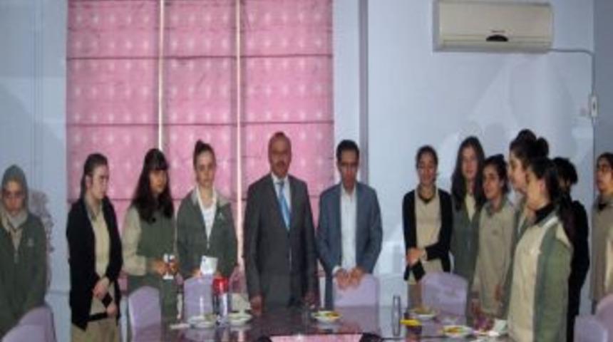 Yazar &Ccedil;olak: Yazılarımı yazmak i&ccedil;in g&uuml;r&uuml;lt&uuml;l&uuml; parklara bile gidiyorum