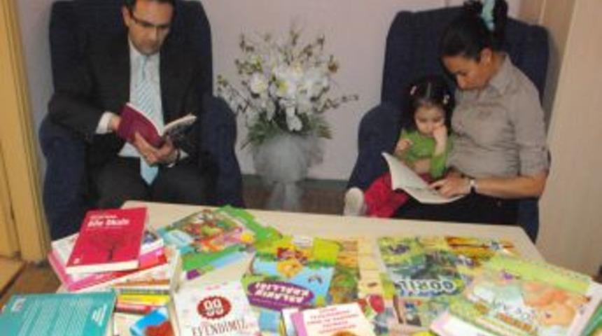 Bir ayda 14 bin sayfa kitap okuyan veli yarışmada birinci oldu