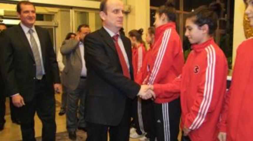 Spor Genel M&uuml;d&uuml;r&uuml; Baykan, Tekvando Milli Takım kampını ziyaret etti