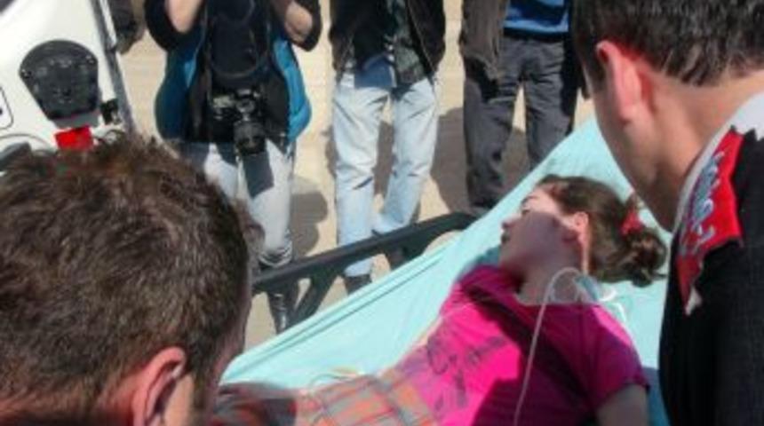 Dumandan zehirlenen 30'u aşkın &ouml;ğrenci hastanelere kaldırıldı