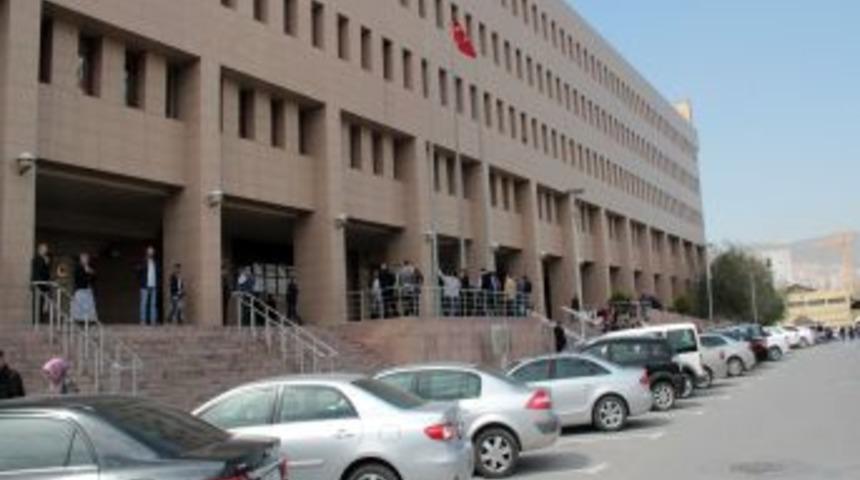 CHP'liler 10 g&uuml;nl&uuml;k adliye n&ouml;betini terketti