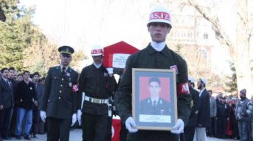 Isparta şehidini son yolculuğuna tekbirlerle uğurladı