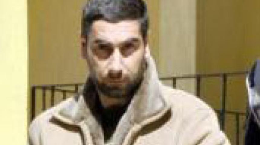 Asans&ouml;rde gen&ccedil; kızı &ouml;pmeye kalkıştı