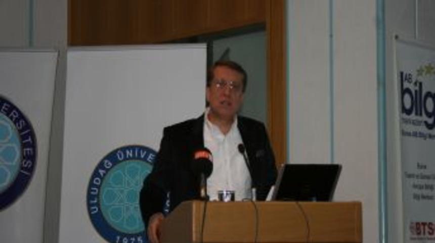 'Seyahatname' &uuml;zerinden yeniden bir T&uuml;rk k&uuml;lt&uuml;r&uuml; inşa etmek m&uuml;mk&uuml;n'