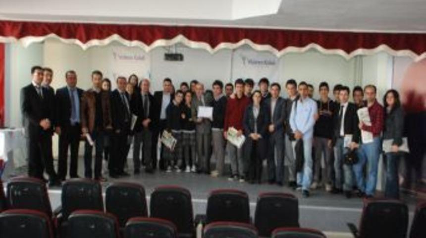 Yıldırımlı &ouml;ğrencilerin gazeteleri birinci olmak i&ccedil;in yarıştı