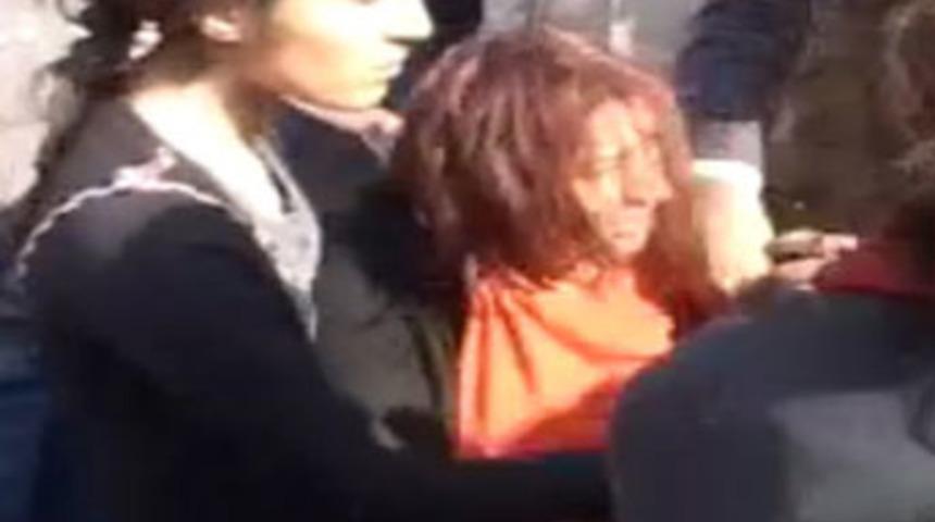 Anne, kızını kurtarmak i&ccedil;in vekili tokatladı