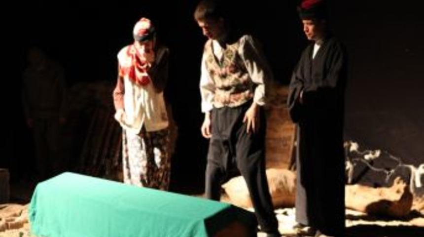 '&Ccedil;anakkale Mahşerinde Kardeşlik Destanı' ayakta alkışlandı