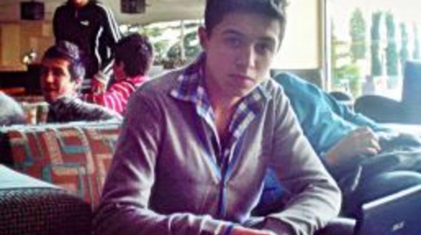 &Ouml;ğrenciler arasındaki kavga kanlı bitti: 1 &ouml;l&uuml;