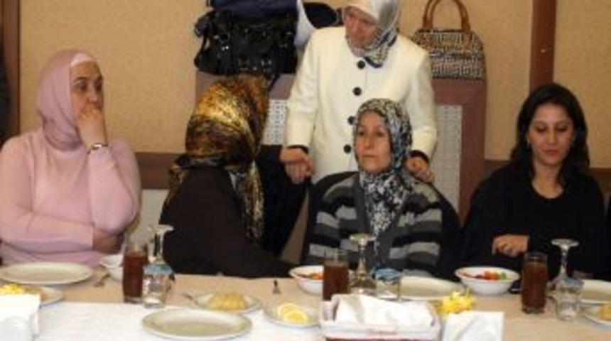 Şehit aileleri yemekte bir araya geldi