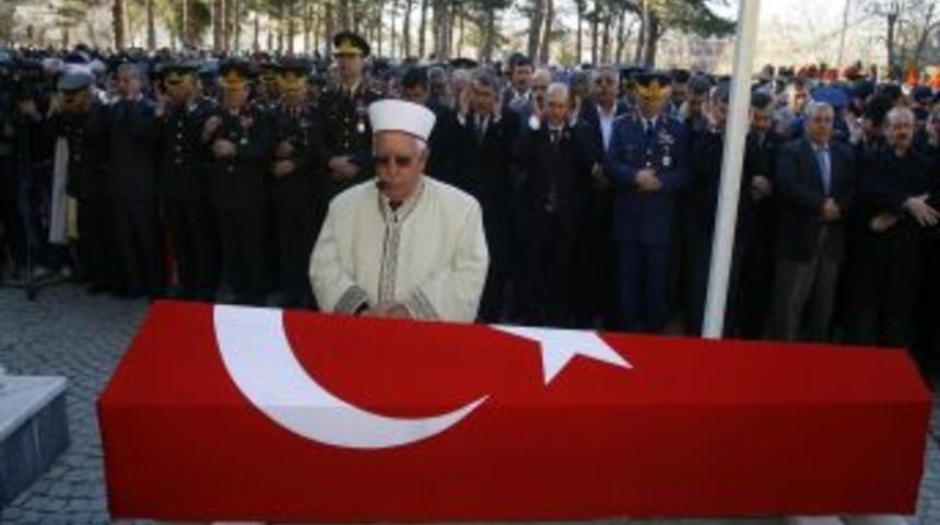 Şehit Binbaşı Yakınlar, Akşehir&rsquo;de dualarla toprağa verildi