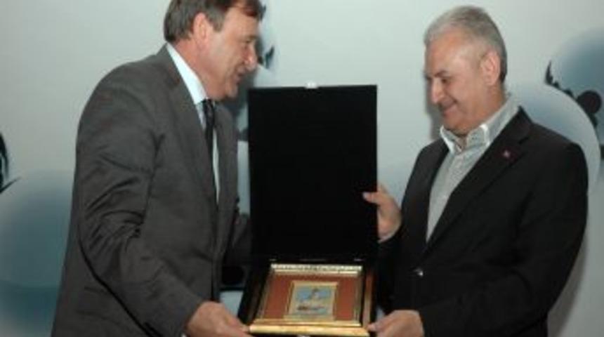 Bakan Yıldırım: Son 4 ayda 550 bin kişi g&uuml;venli internete ge&ccedil;ti