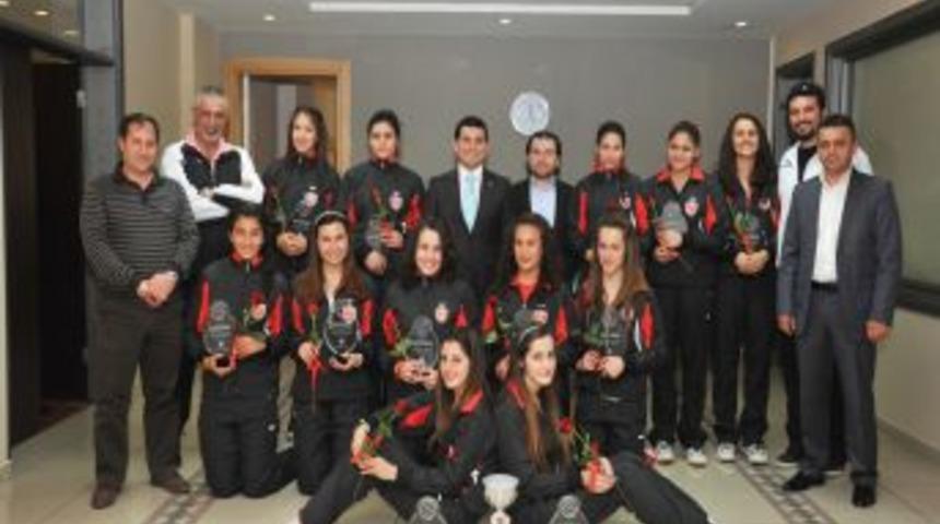 Kepez'in Gen&ccedil; Sultanları Antalya Şampiyonu