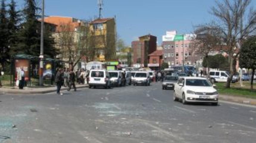 Taraftarların taşlı sopalı kavgasını polis ayırdı