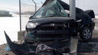 Direğe çarpan otomobilin sürücüsü öldü