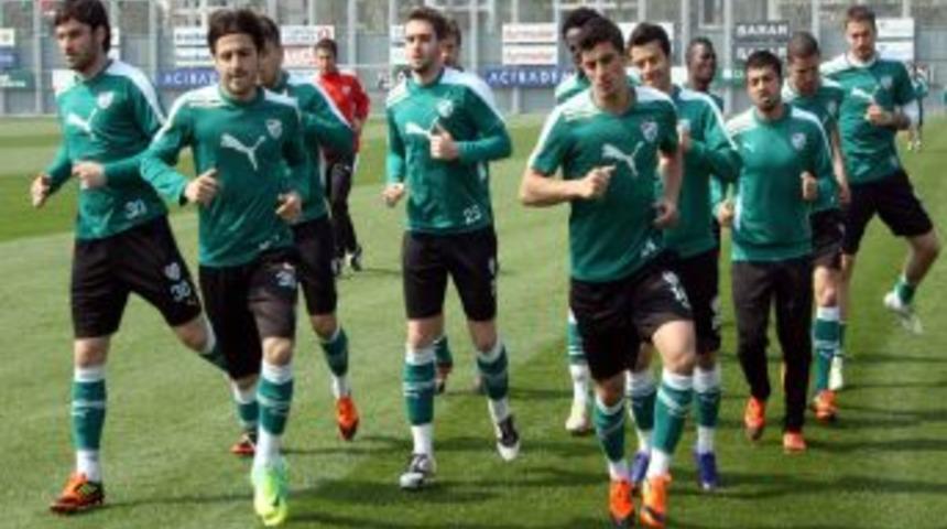 Bursaspor, Fenerbah&ccedil;e hazırlıklarına başladı