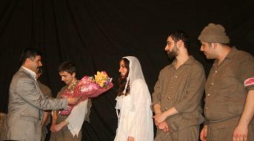 '&Ccedil;anakkale Mahşerinde Kardeşlik Destanı' oyunu yoğun ilgi g&ouml;rd&uuml;