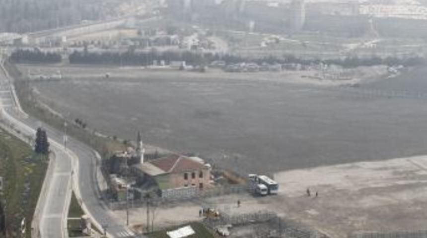 Kazlı&ccedil;eşme Meydanı boş kaldı