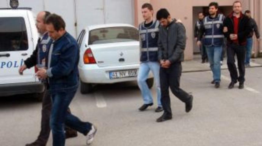 Yangın s&ouml;nd&uuml;rme t&uuml;p&uuml;nde uluslararası uyuşturucu sevkiyatı yapıyorlardı