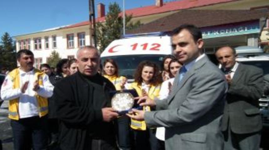 Hayırsever işadamından Sarıkamış Devlet Hastanesi'ne ambulans bağışı