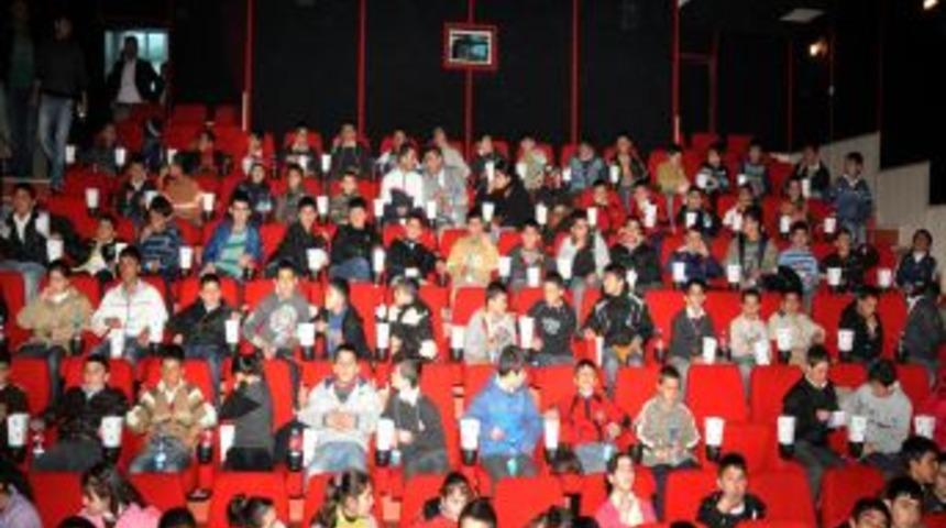 Tatvan Kaymakamlığı'ndan sporculara sinema jesti