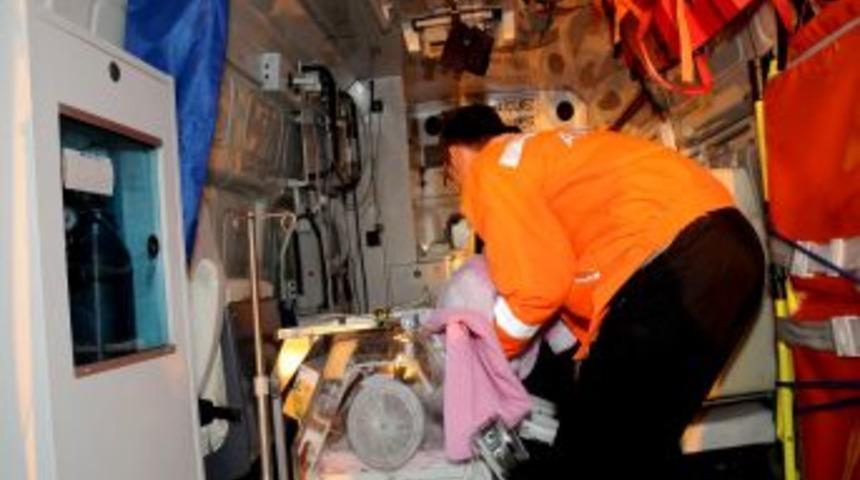 Helikopter ambulans, ikiz bebekler i&ccedil;in seferber oldu
