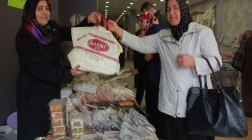 Ev hanımlarından &ouml;ğrencilere anlamlı destek