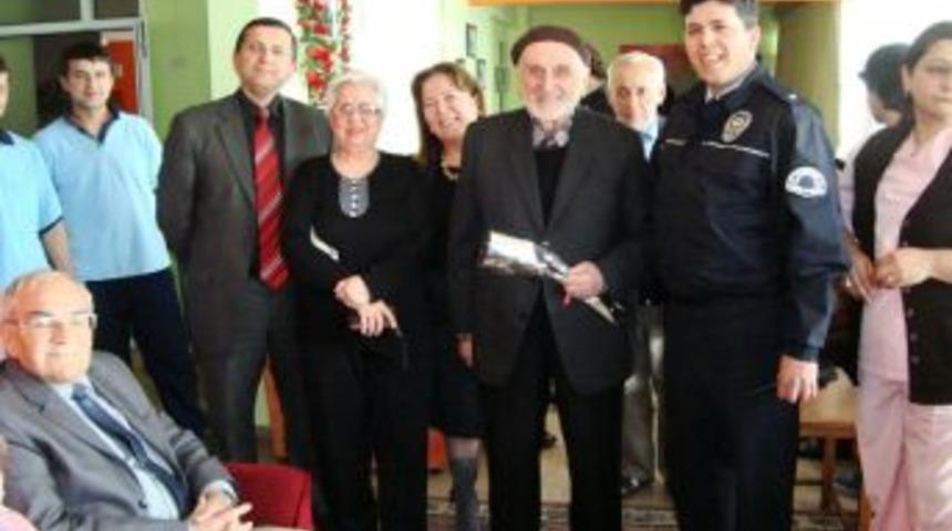 Alaplı polisi  yaşlıları ziyaret etti