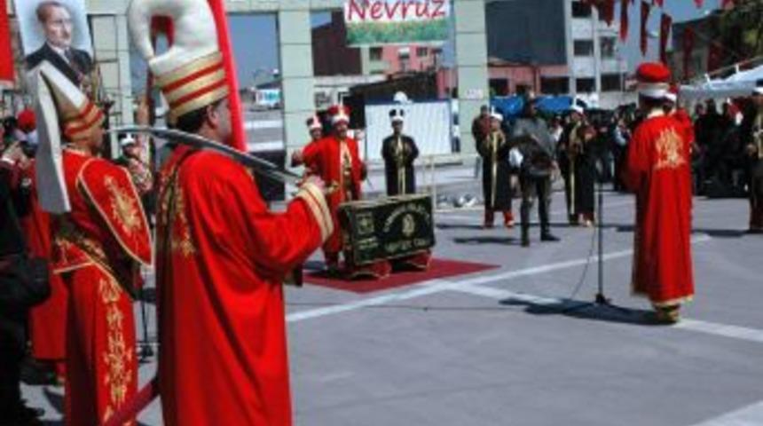 Vali Cerrah: Nevruz kutlamalarımız yanlış kutlayanlara &ouml;rnek olsun