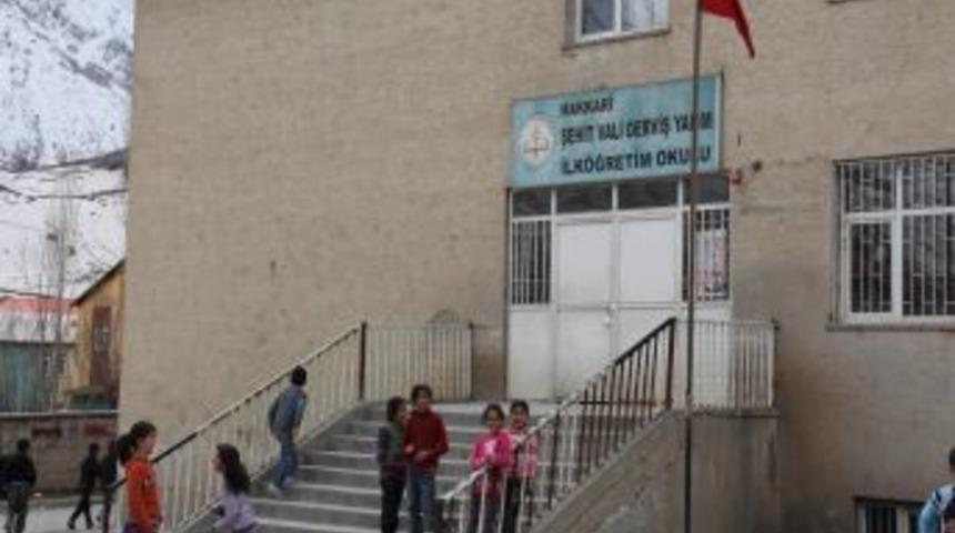 Sağlıksız Ortamda Eğitim G&ouml;r&uuml;yorlar