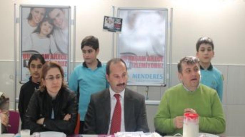 &Ouml;zel Menderes İlk&ouml;ğretim Okulu'nun 'Televizyonsuz G&uuml;n' kampanyasına yoğun ilgi