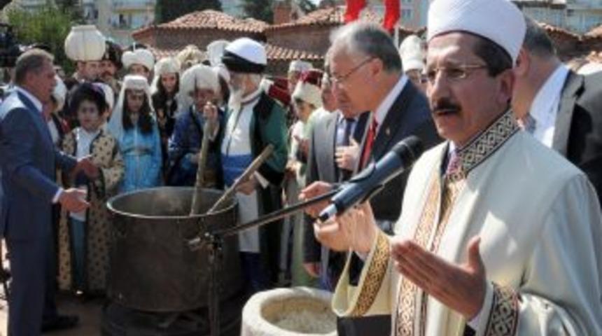 Şifalı mesir macunu, Sultan Camisi'nde 472. defa karıldı