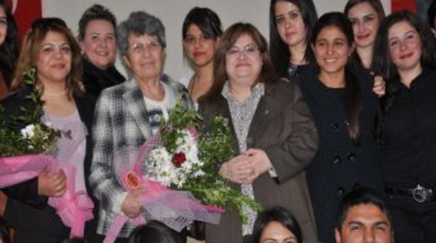 Kadına şiddete tiyatrolu tepki