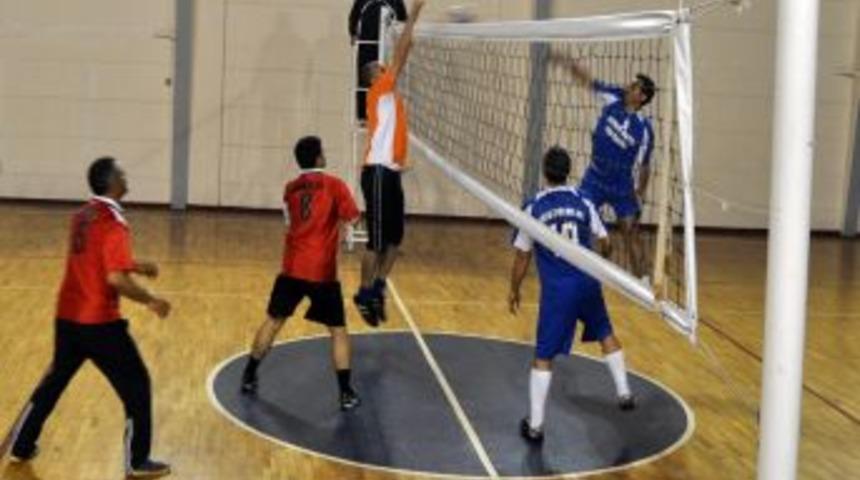 Serik'te geleneksel voleybol turnuvası başladı