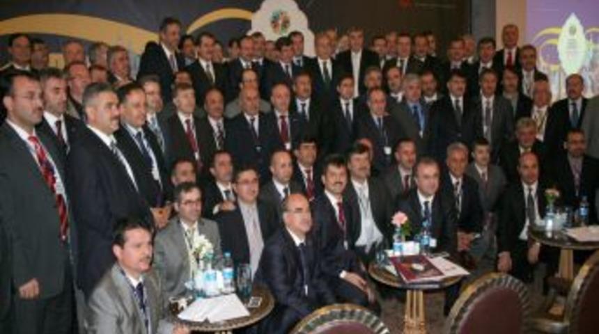 Davutoğlu: Fetvanın, ulaşımın siyasetin, stratejinin merkezi olmalıyız